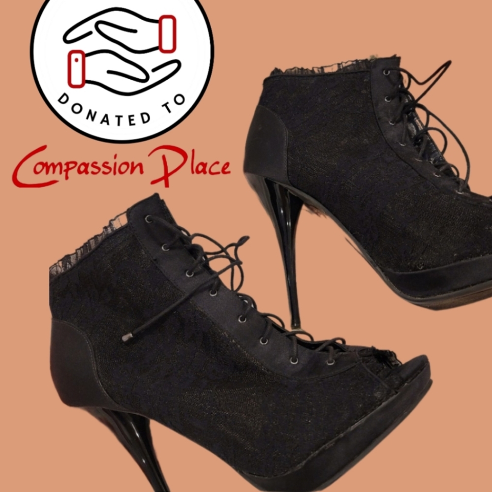 ♻️ DONATED Black lace see through peep toe booties